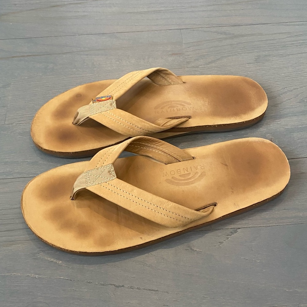 Mens Rainbow flip flops Large preowned 9.5-10.5